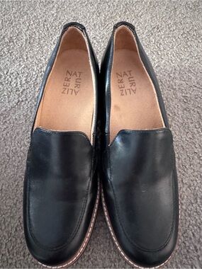 Naturalizer women’s  Black Leather Slip-On Loafers